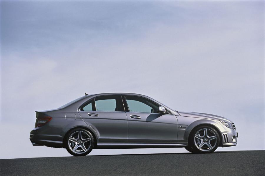  Mercedes-Benz C63 AMG 2008 года  (фото 10 из 26)